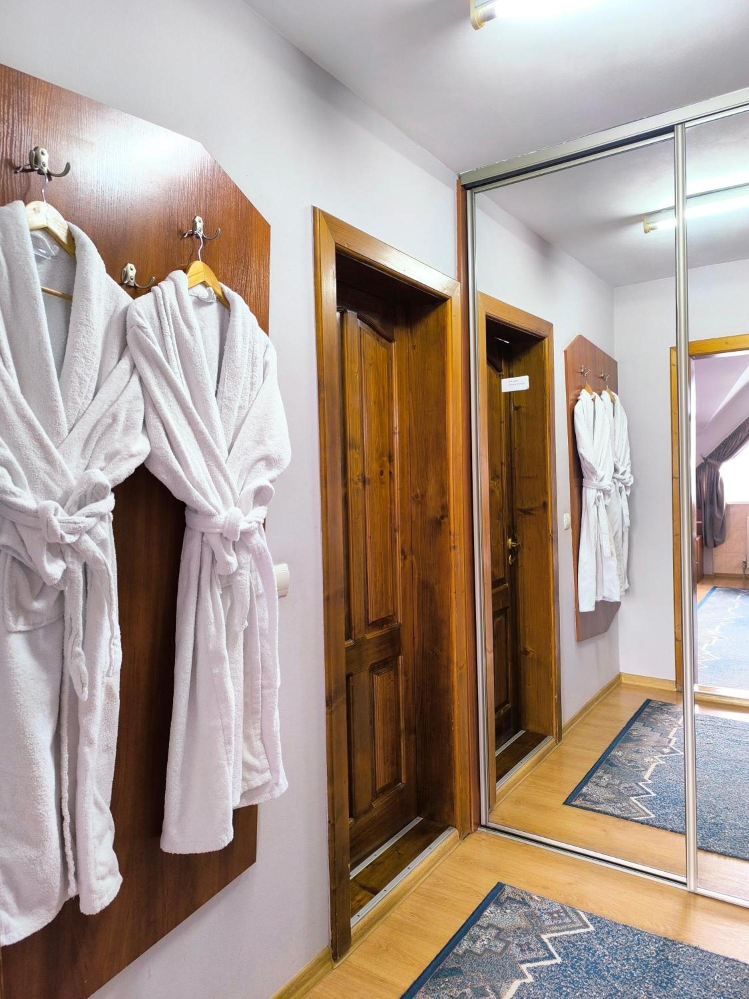 Hotel Delfin Muncaci Cameră foto