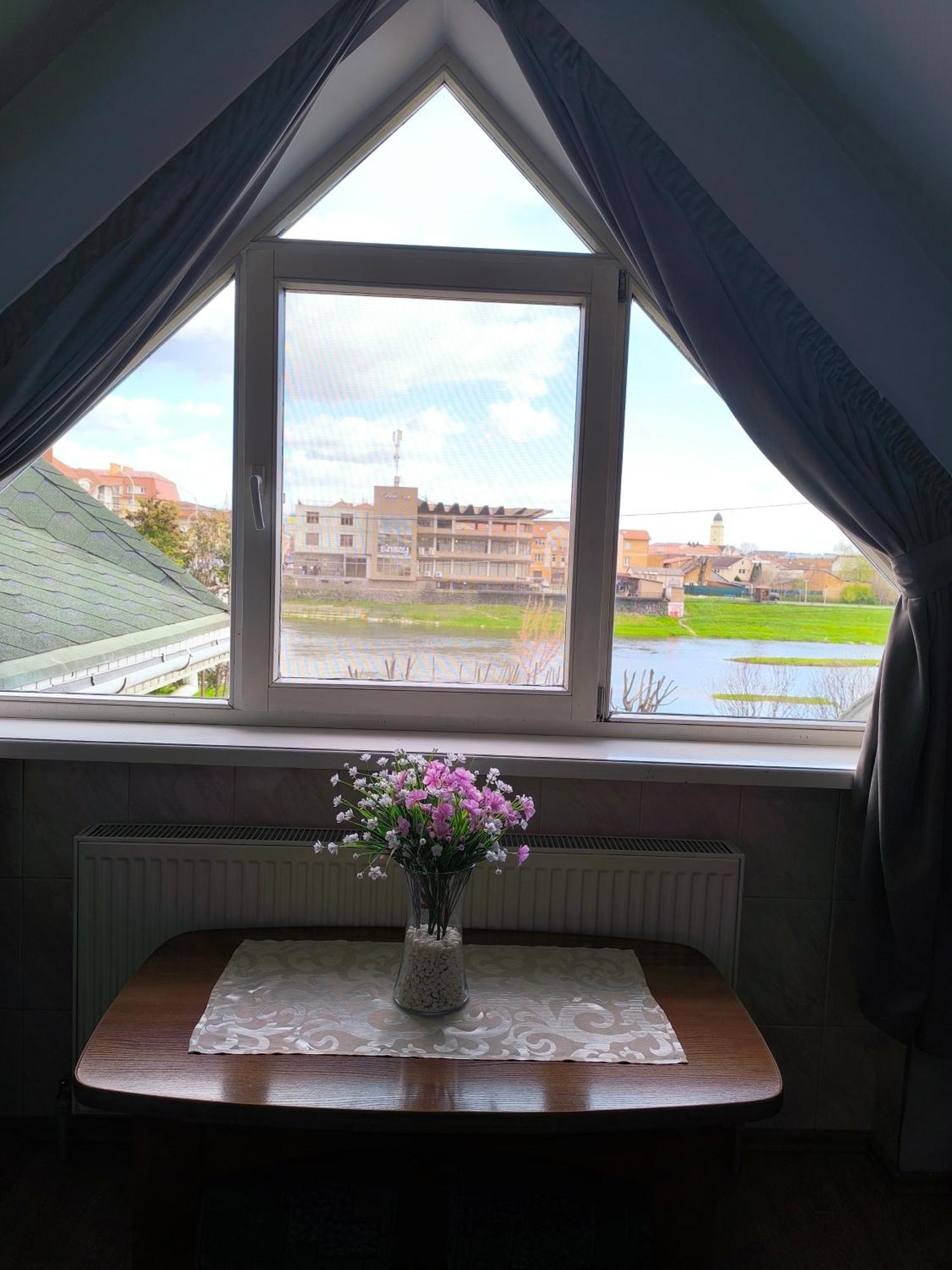 Hotel Delfin Muncaci Cameră foto