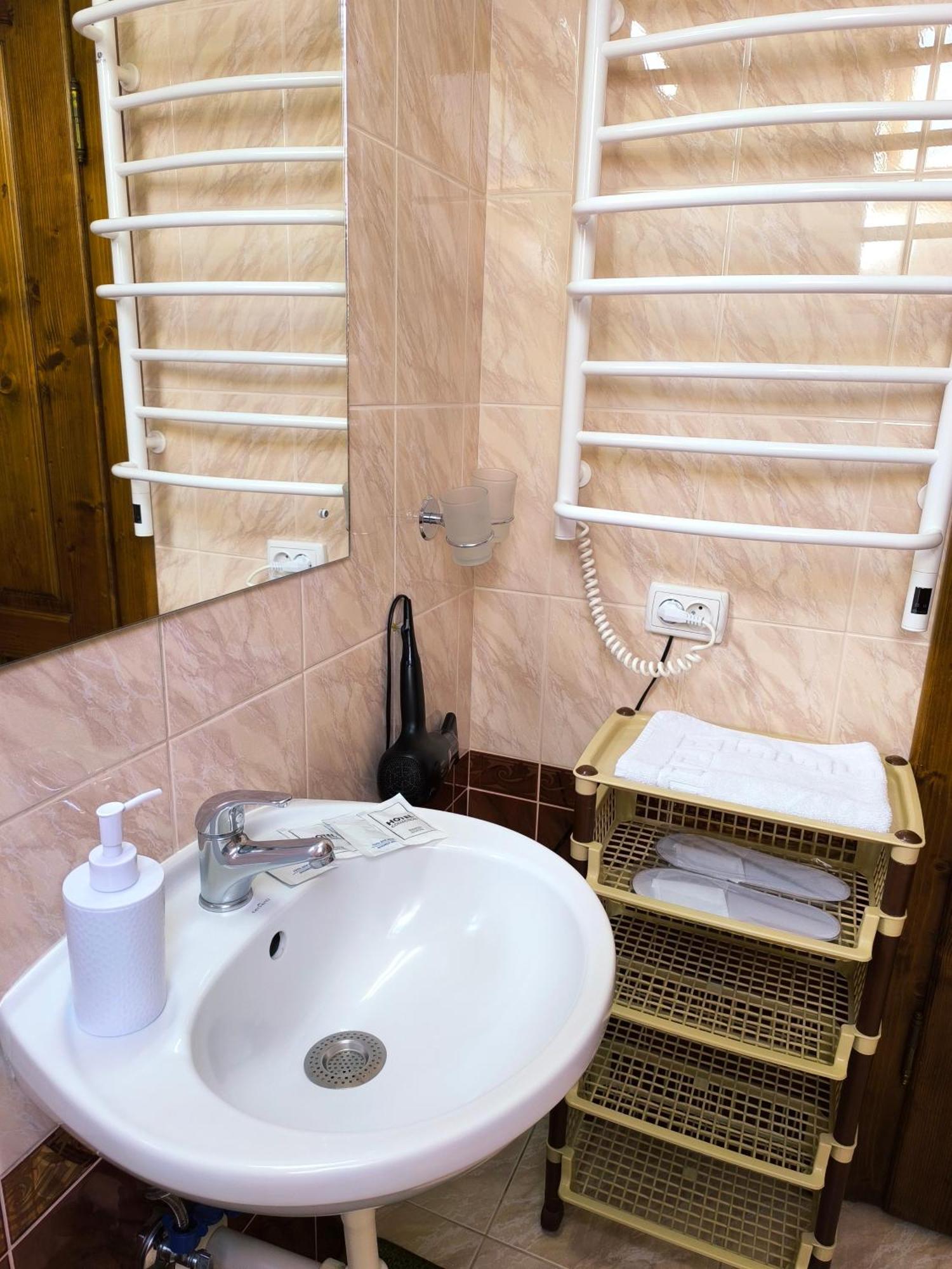 Hotel Delfin Muncaci Cameră foto