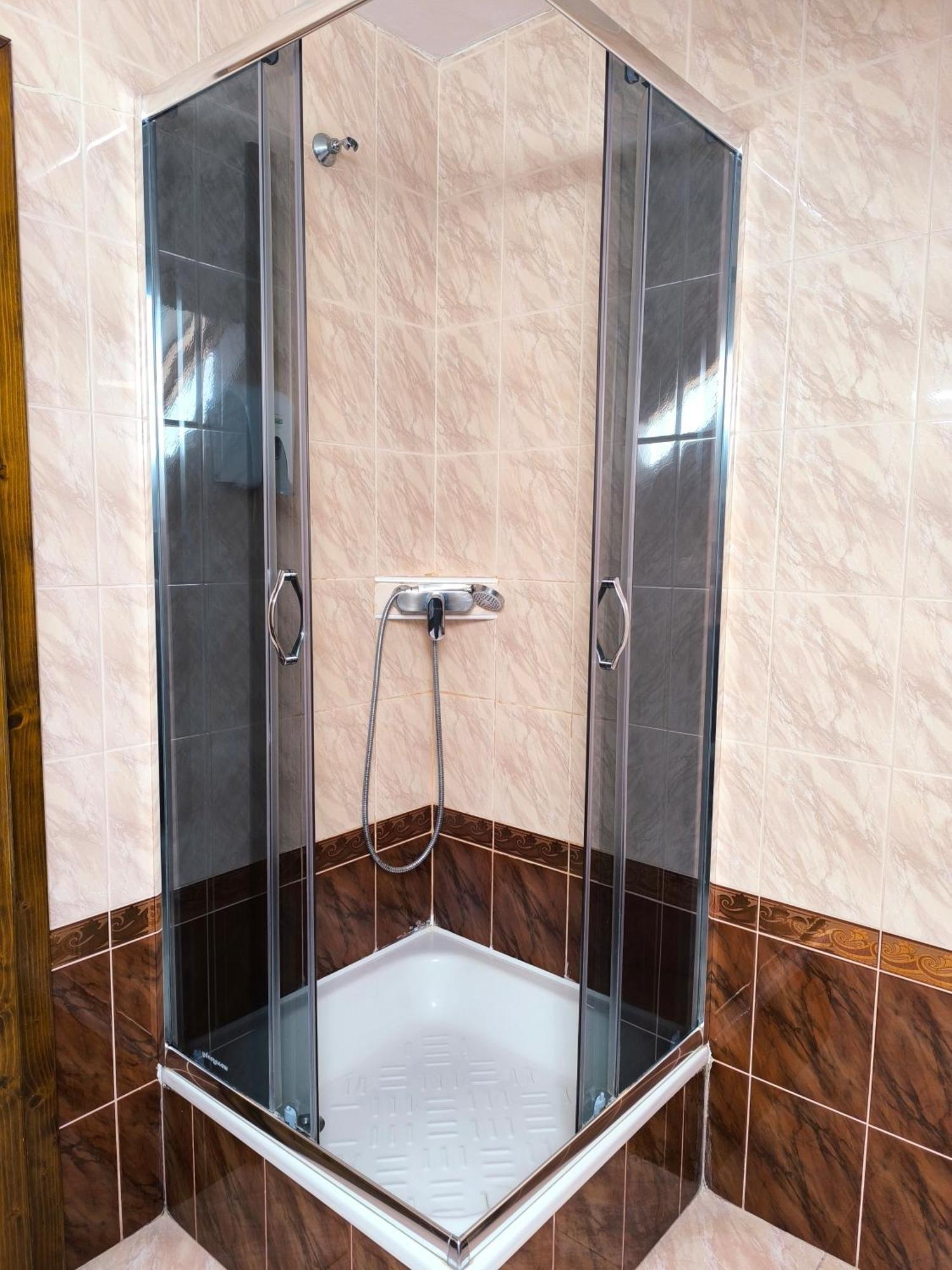 Hotel Delfin Muncaci Cameră foto
