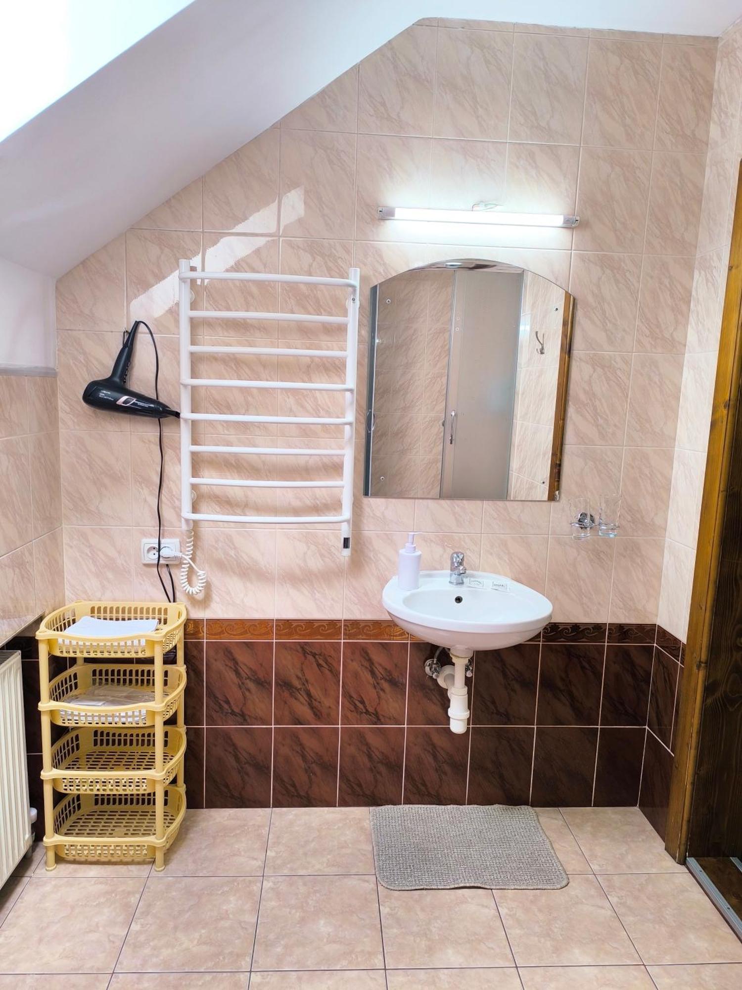 Hotel Delfin Muncaci Cameră foto