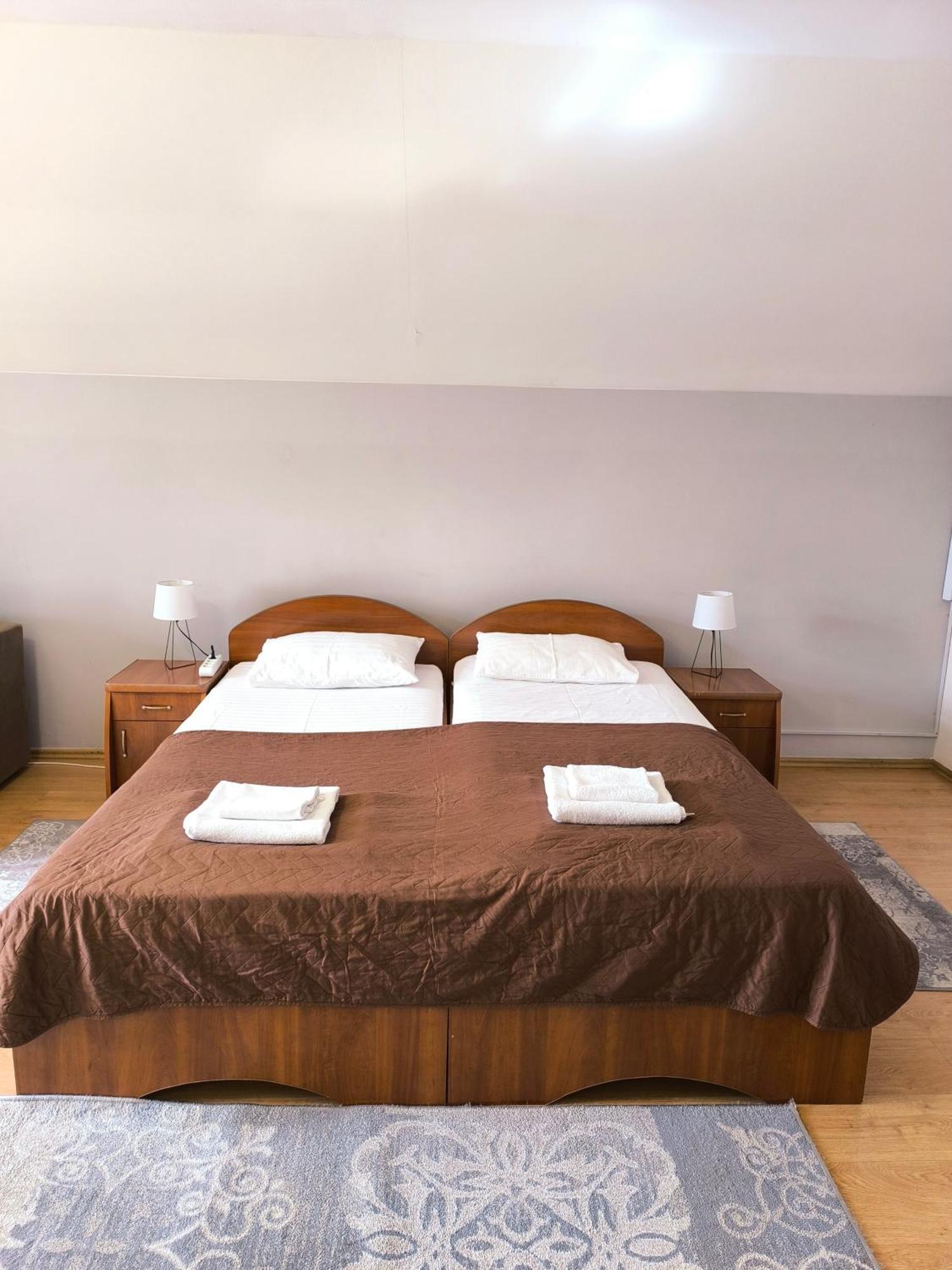 Hotel Delfin Muncaci Cameră foto