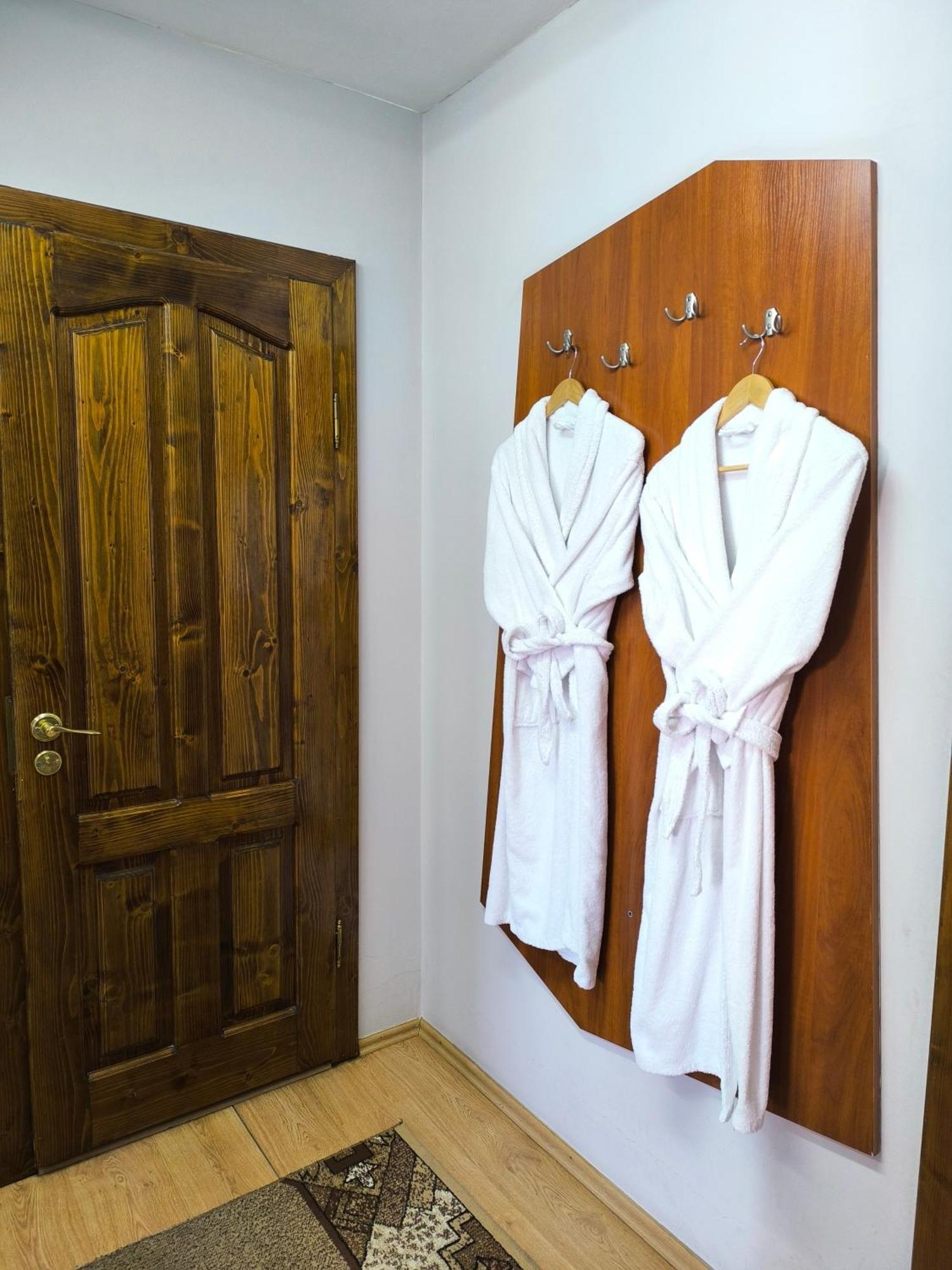 Hotel Delfin Muncaci Cameră foto